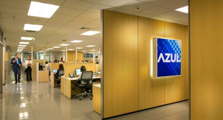 AZUL-SUPERA-LAS-30-MIL-TERMINALES