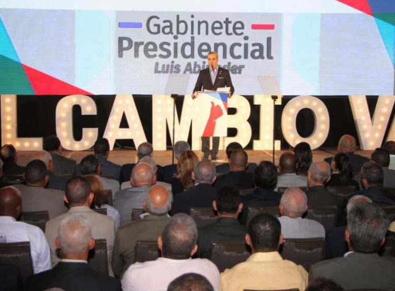 luis-abinader-presenta-prog-g as Smart Object-1