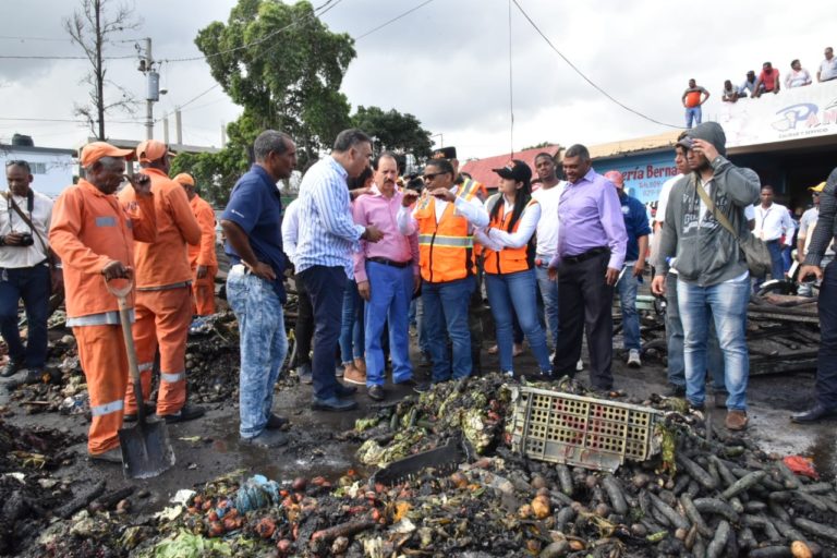 incendio-en-mercado-de-la-vega-mopc-evaluara.jpg2