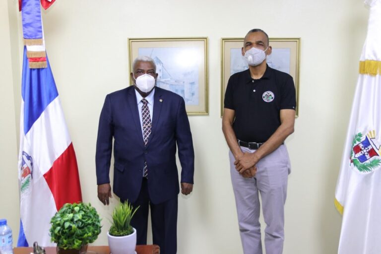 RECTOR JOSÉ SÁNCHEZ VISITA A DIRECTOR DIGEV