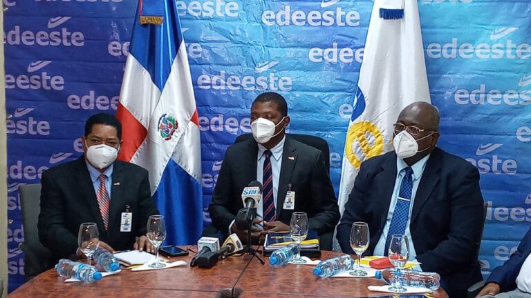 Tomas Ozuna habla al pais en 8 años una inv. 486 m.m dolares ineficientes