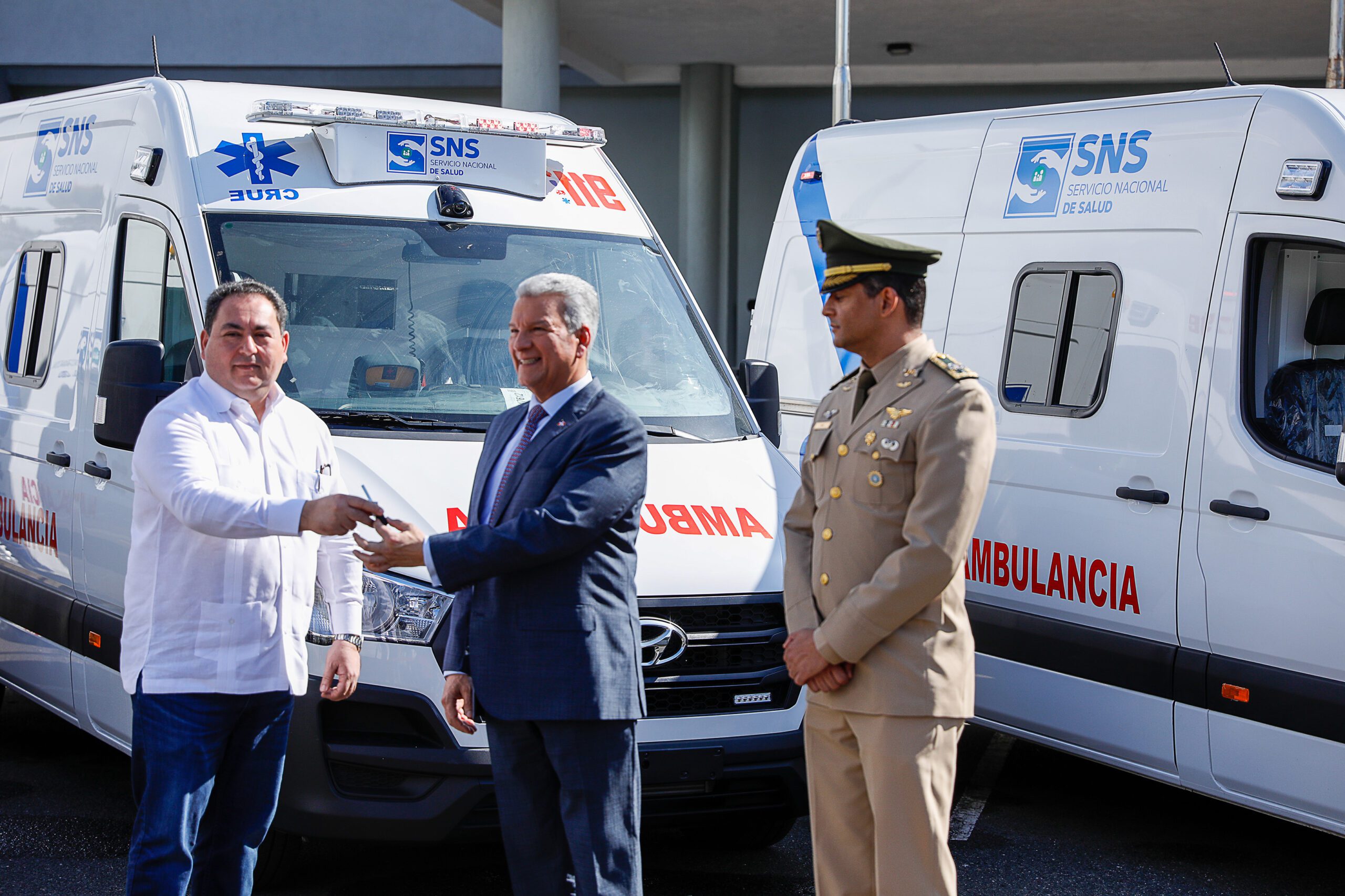 9-1-1 entrega ambulancias al SNS (4)