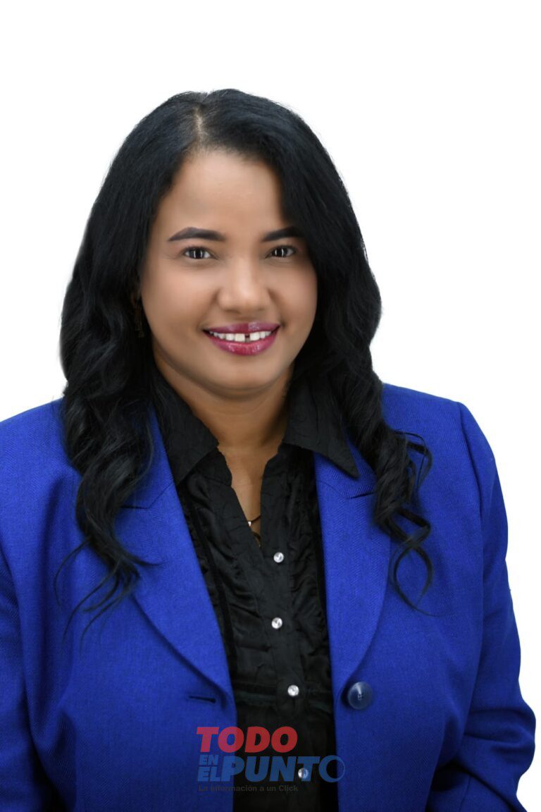REGIDORA CAROLINA ALBURQUEQUE