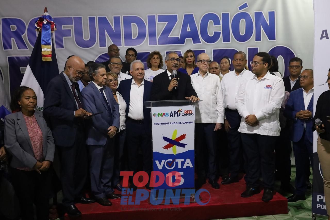 Dirigencia de APD y MAS junto a Antonio Taveras