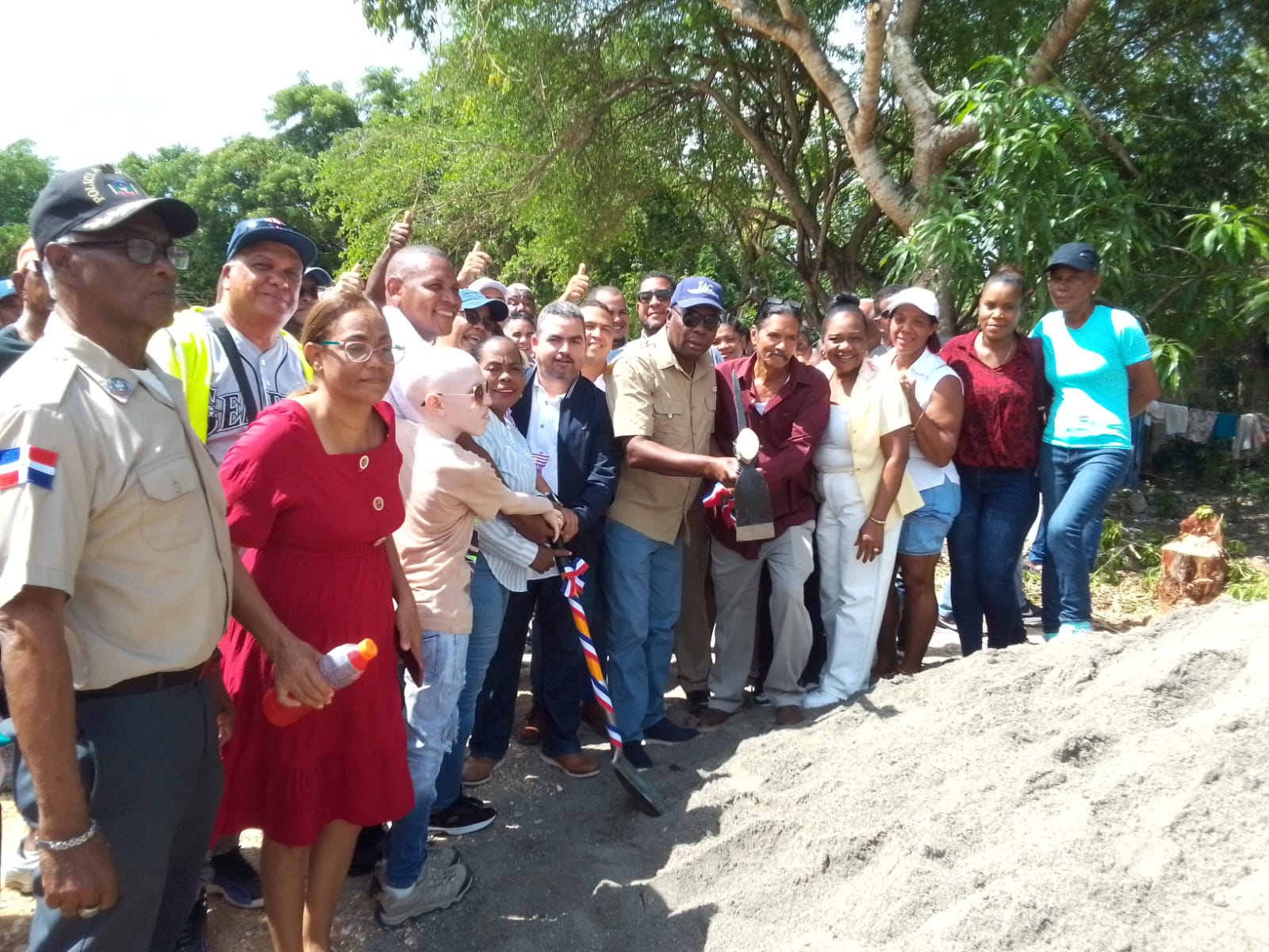 Alcalde Máximo Soriano da primer Picazo parque