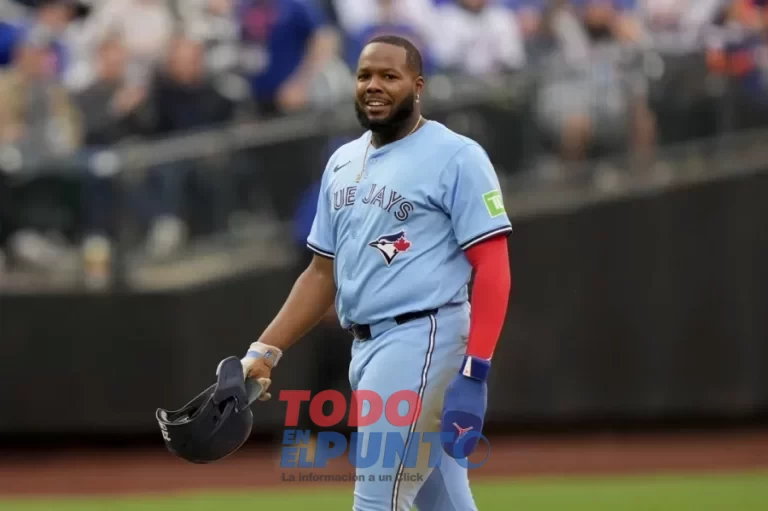 Vladimir-Guerrero-Jr-en-el-terreno-900x599-1