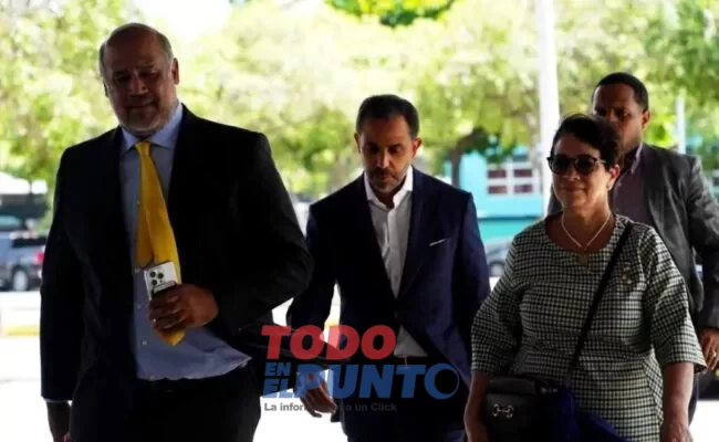 Antonio-Espaillat-y-su-hermana-Maribel-Espaillat-a-su-llegada-a-la-Procuraduria-General-650x400-1