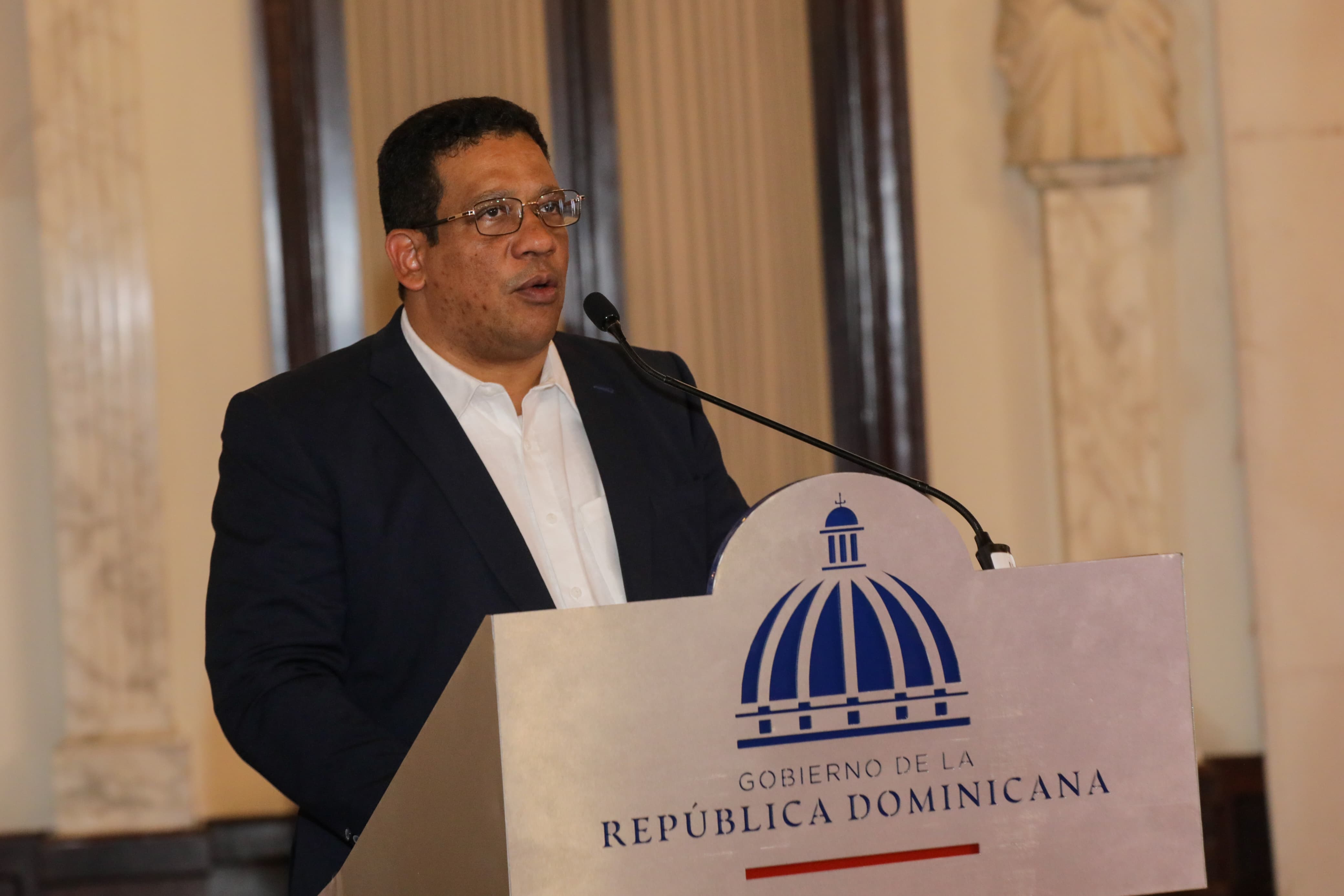 Carlos Pimentel Director de la Dirección de compras y contrataciones públicas, DGCCPE