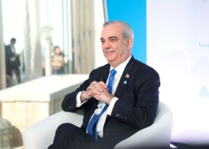 Presidente Luis Abinader Corona de la RD.