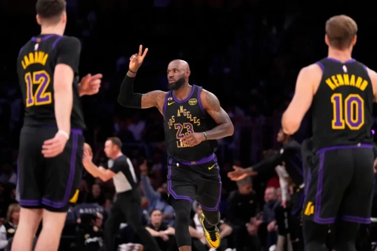lebron-900x600