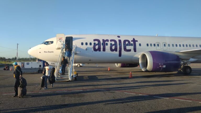 people-disembarking-from-an-arajet-boeing-737-max-8-aircraft-in-santo-domingo-860x484