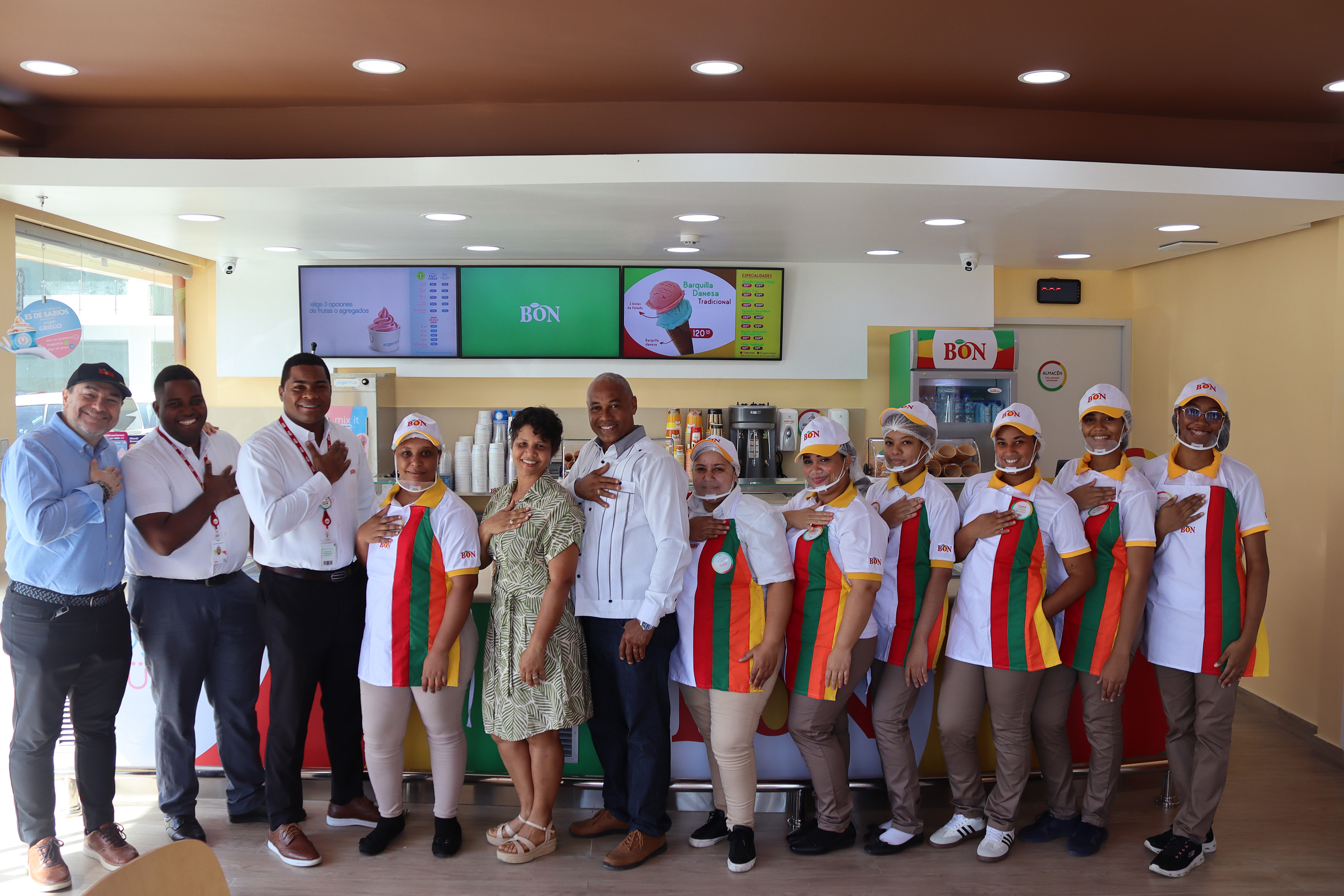 Foto 1, Ejecutivos de Helados Bon, propietarios y colaboradors de la franquicia.